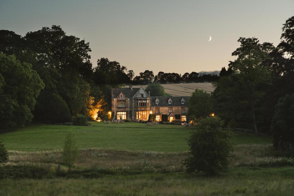 lords-of-the-manor-wellness-hotels-united-kingdom-5 Lords Of The Manor Wellness Hotel Upper Slaughter View