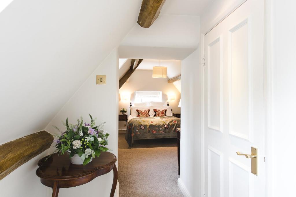 lords-of-the-manor-wellness-hotels-united-kingdom-7 Lords Of The Manor Wellness Hotel Upper Slaughter Room