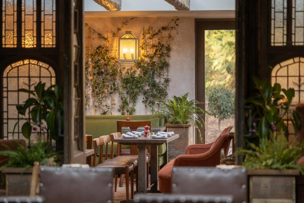 the-double-red-duke-wellness-hotels-united-kingdom-4 The Double Red Duke Cotswolds Wellness Hotel Clanfield Dinning