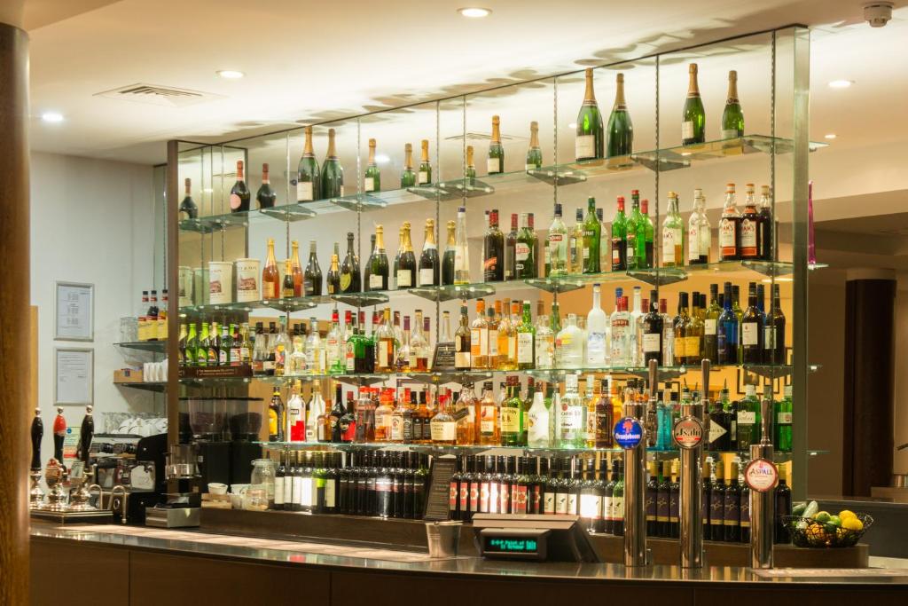 east-sussex-national-hotel-golf-resort-spa-wellness-hotels-united-kingdom-uckfield7 East Sussex National Hotel Golf Resort & Spa Bar