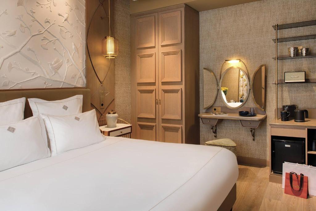 la-demeure-montaigne-wellness-hotels-france-4 La Demeure Montaigne Wellness Hotel France Room 3