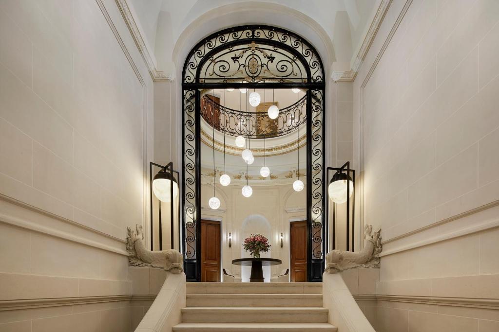 maison-villeroy-wellness-hotels-france-2 Maison Villeroy Wellness Hotel Entry