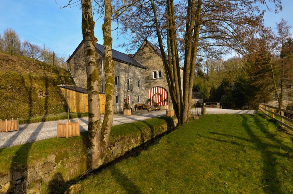 river-lodge-hotel-insolite-wellness-hotels-belgium-2 River Lodge Hotel Insolite Wellness Maredsous Building