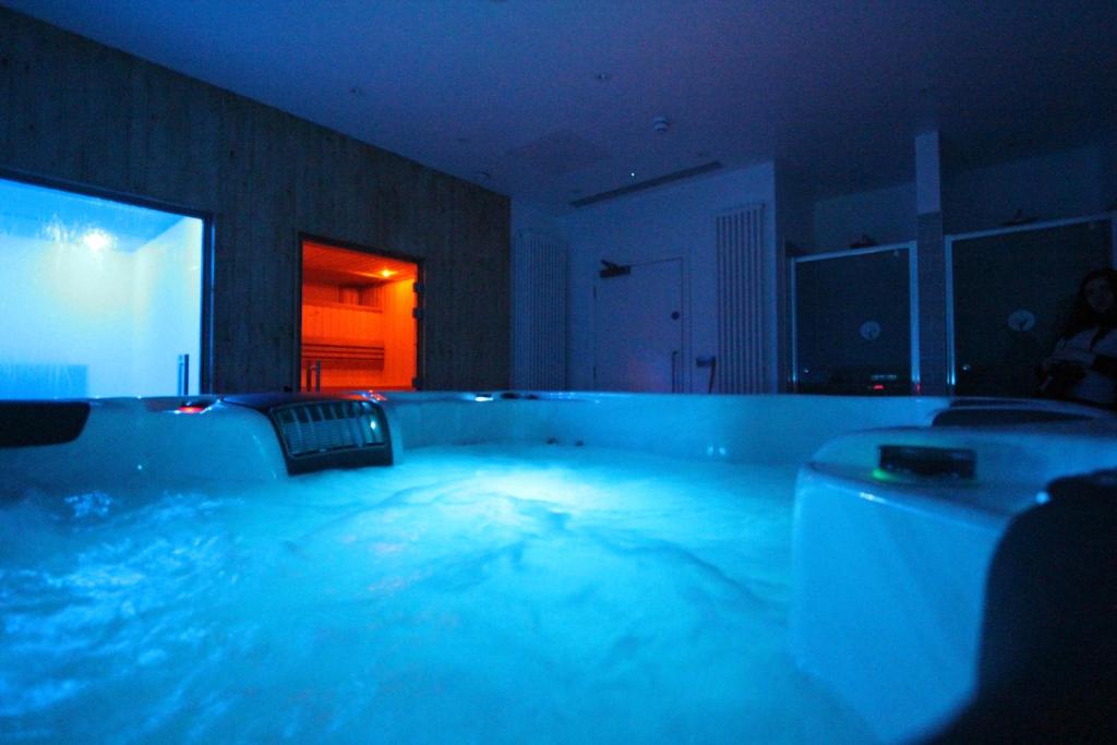yarrow-hotel-wellness-hotels-united-kingdom-3 Yarrow Hotel Wellness UK Jacuzzi